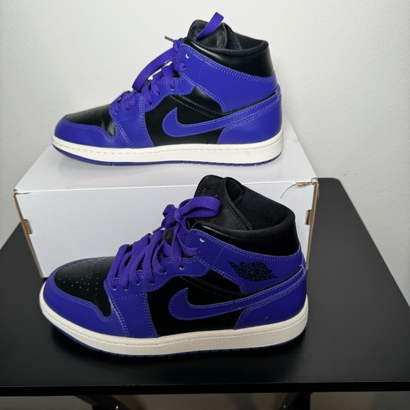 Women’s Air Jordan 1 Mid Black/Concord - Picture 8 of 11